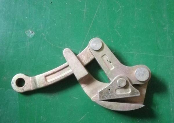  China 10KN Single Cam Wire Cable Clamp / Earth Wire Gripper Tool For Steel Strand supplier