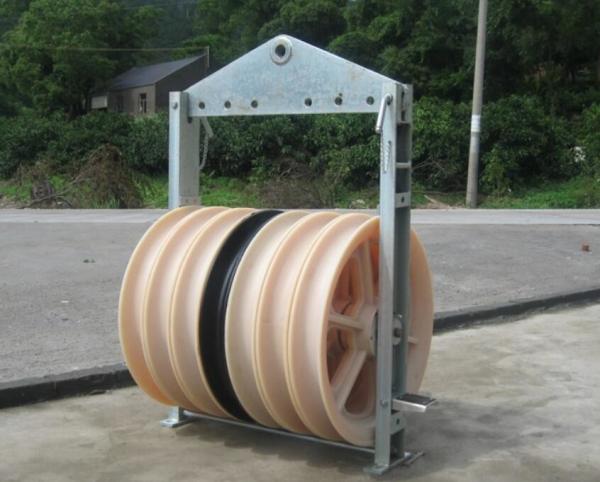  China 660mm Large Diameter Wheels Sheaves Bundled Wire Conductor Pulley Stringing Block supplier