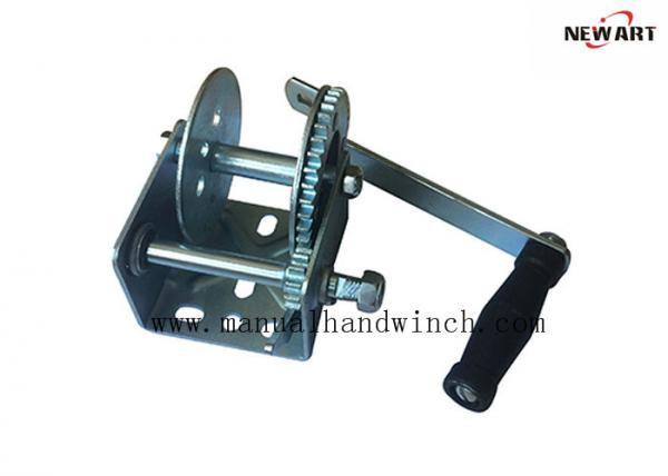 China Heat Treatment Small Manual Winch With Brake 800lbs Marine Boat Winch supplier