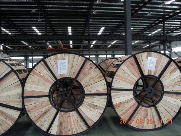  China Lightweight ACSR Aluminium Conductor Steel Reinforced Cable With Wooden Drums Packing supplier