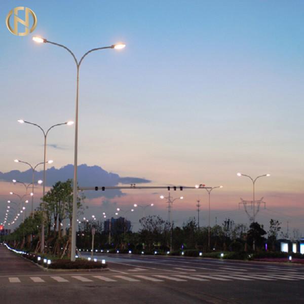  China 3~15m Steel Lighting Pole Customized Painting Color Wind Resistant supplier