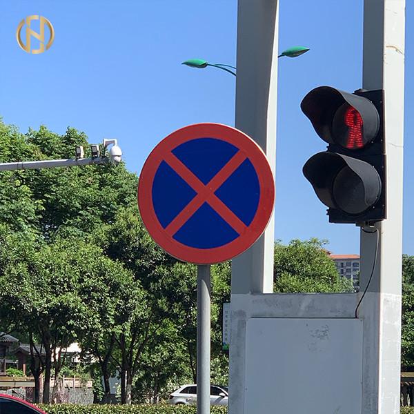  China Custom Road Sign Pole Galvanized And Powder Coating Surface Treatment supplier