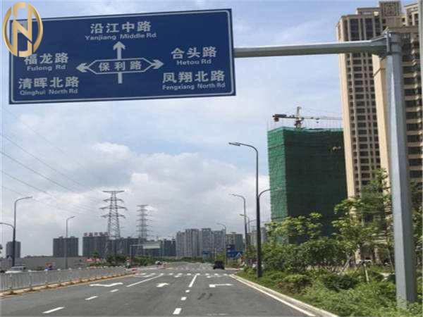  China Customized Height Highway Sign Pole High Precision Anti Seismic Design supplier