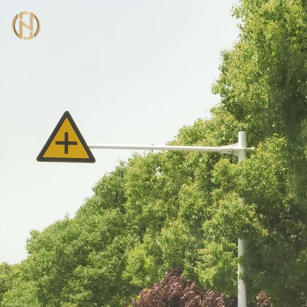  China Hot Dip Galvanized Highway Sign Pole Earthquake Resistant High Durability supplier