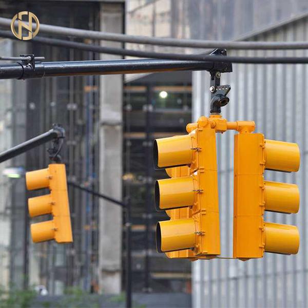  China Hot Dip Galvanized Traffic Signal Pole 4M 6M 8M For Traffic Control System supplier