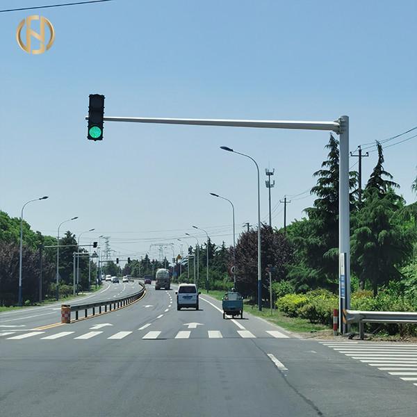  China Octagonal Galvanized Traffic Light Pole 6M With 14M Cantilever L Type supplier