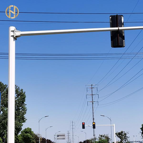  China Octagonal Shape Traffic Light Pole With Long Cantilever supplier