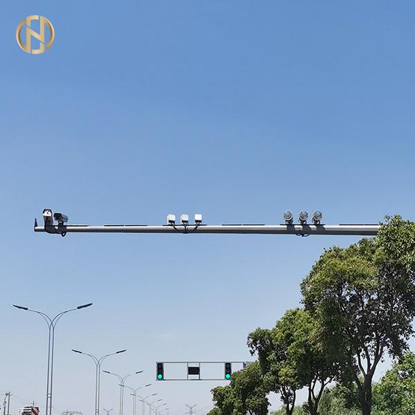  China Polygonal Shape CCTV Camera Pole , Hot Dip Galvanized CCTV Posts With Painting supplier