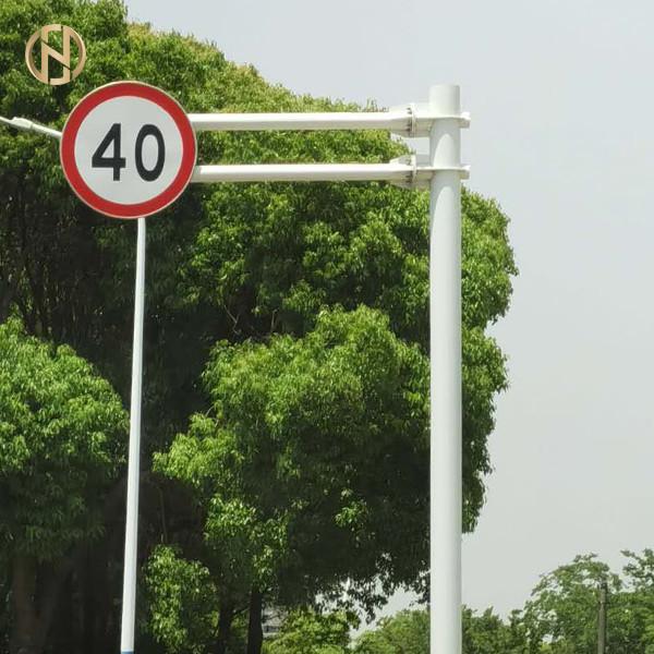  China Road Traffic Signal Post Steel Material Anti Rust Customized Powder Coating supplier