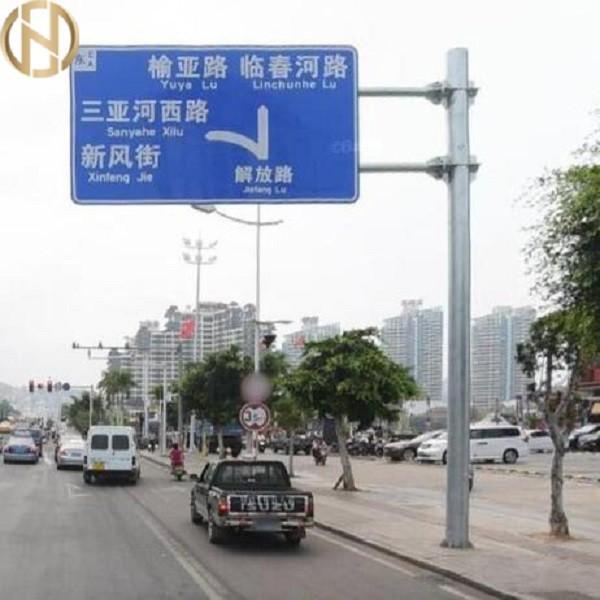  China White Steel Traffic Sign Pole Hot Dip Galvanized Or Powder Coating Surface supplier